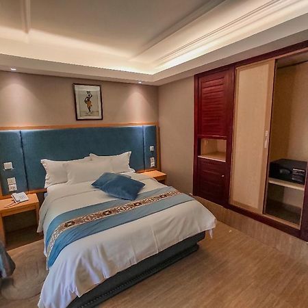 Hotel Royal Palace Дуала Екстериор снимка